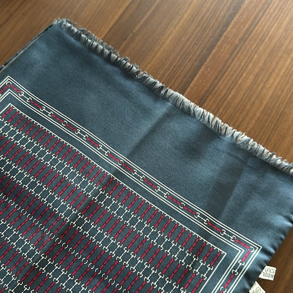 Vintage 100% silk & wool Pierre Balmain scarf - Picture 10 of 12